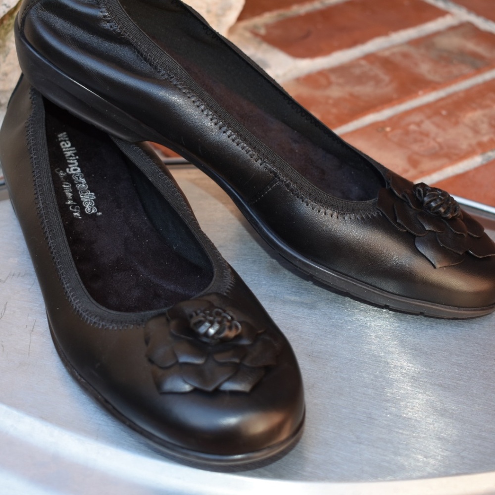 NEW Walking Cradles Black Ballet Flats with Rosettes